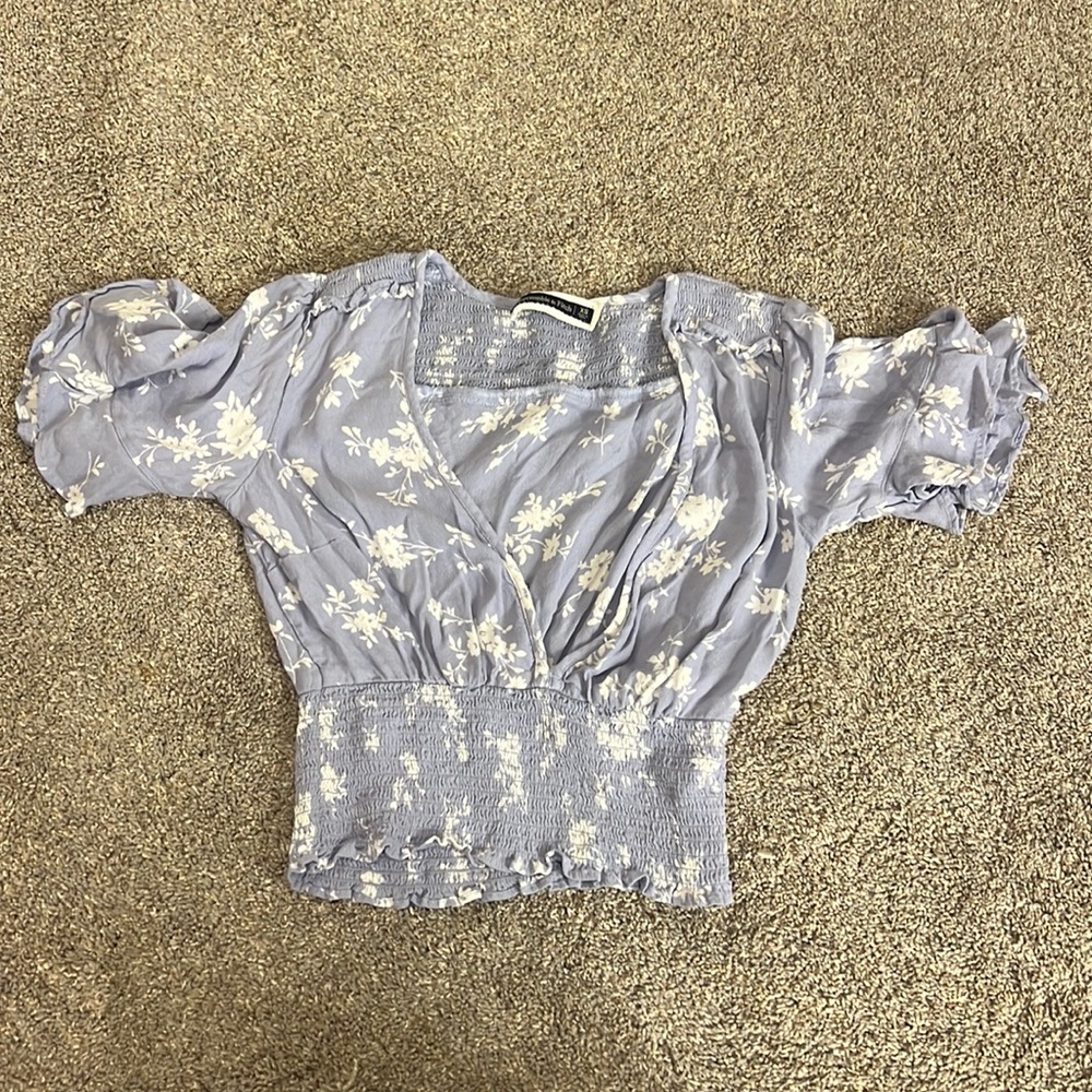 Cropish cute top